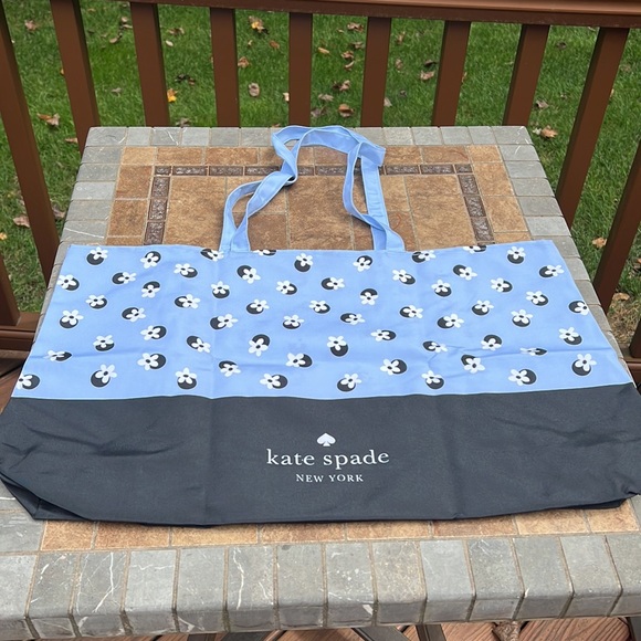 New Kate Spade ♠️ Tote with handles. Functional and beautiful - Picture 4 of 10